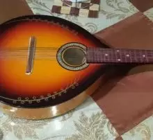الماندولين - آلة موسيقية وترية للبيع
