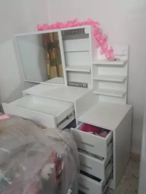 طاولة زينة (coiffeuse)
