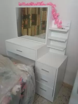طاولة زينة (coiffeuse)