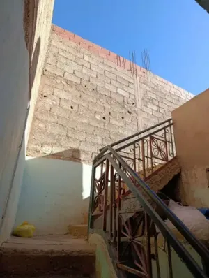 منزل للبيع متكون من 3 غرف+ حمام+ اونتوراج مساحة 79 م بحي النور الدبدابة بشار