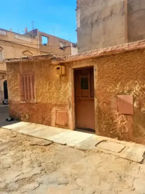 حوش للبيع فيي بتيلاك وهران